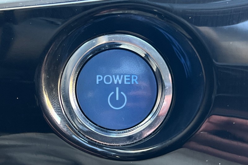 Toyota Prius Vehicle Full-screen Gallery Image 23