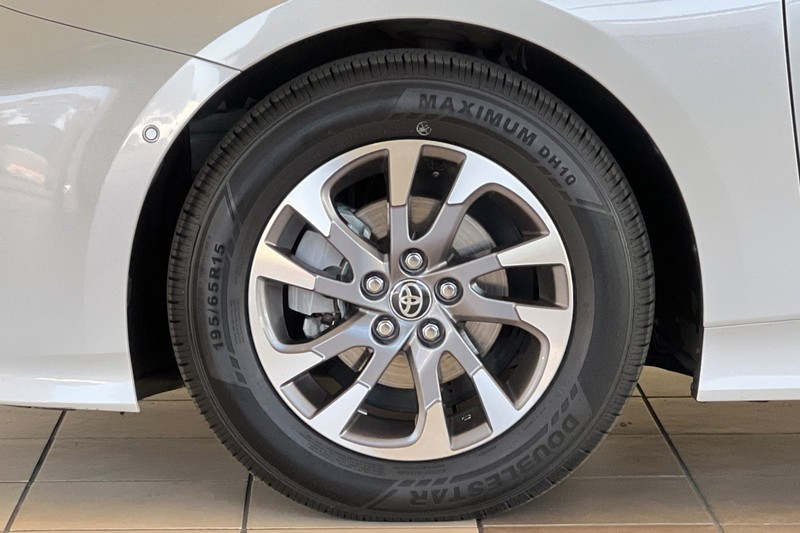 Toyota Prius Vehicle Full-screen Gallery Image 27