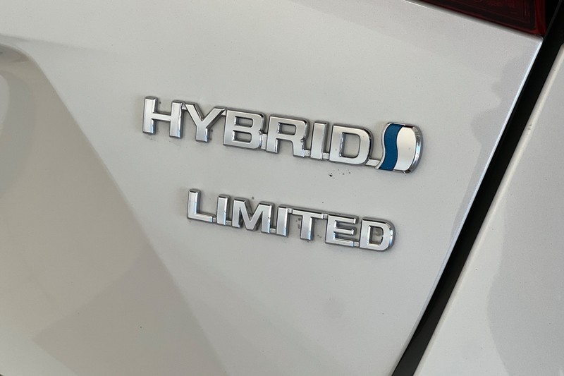 Toyota Prius Vehicle Full-screen Gallery Image 28