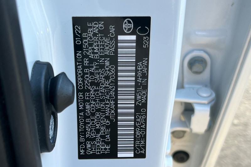 Toyota Prius Vehicle Full-screen Gallery Image 30