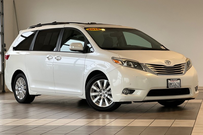 Toyota Sienna Vehicle Full-screen Gallery Image 02
