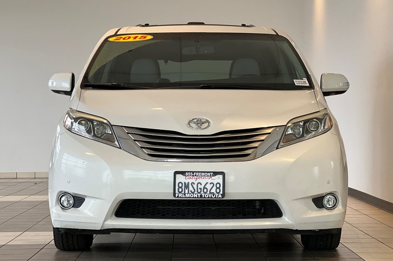 Toyota Sienna Vehicle Full-screen Gallery Image 09