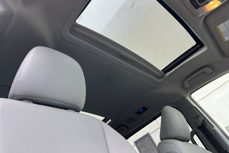 Toyota Sienna Vehicle Full-screen Gallery Image 18