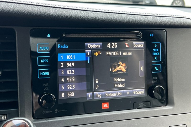 Toyota Sienna Vehicle Full-screen Gallery Image 19