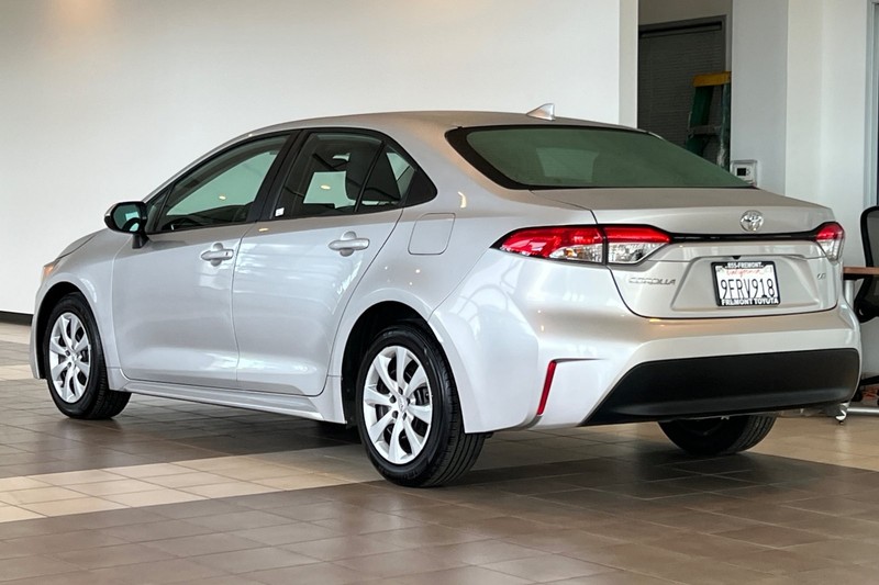 Toyota Corolla Vehicle Full-screen Gallery Image 06