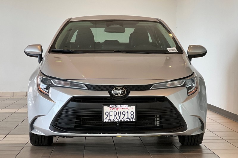 Toyota Corolla Vehicle Full-screen Gallery Image 09