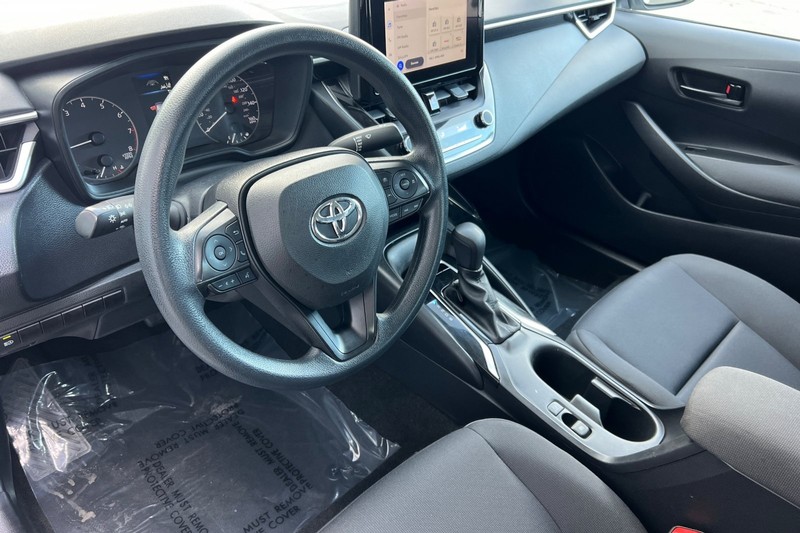 Toyota Corolla Vehicle Full-screen Gallery Image 10