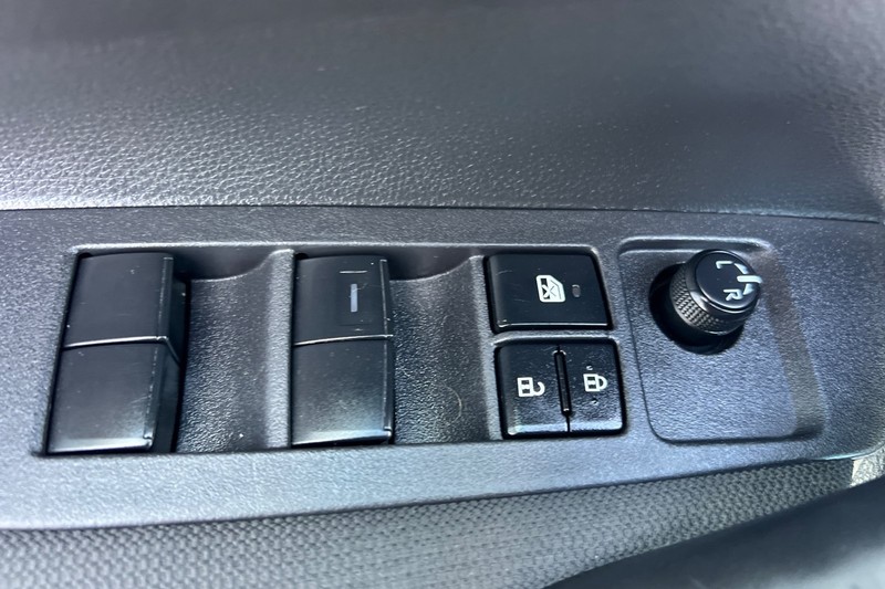 Toyota Corolla Vehicle Full-screen Gallery Image 11