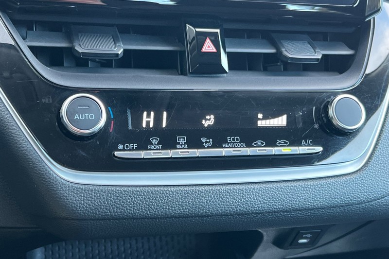 Toyota Corolla Vehicle Full-screen Gallery Image 19