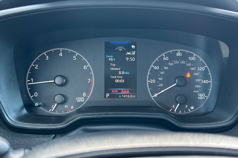 Toyota Corolla Vehicle Full-screen Gallery Image 22