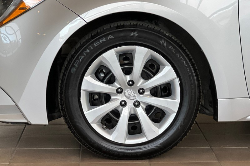 Toyota Corolla Vehicle Full-screen Gallery Image 24