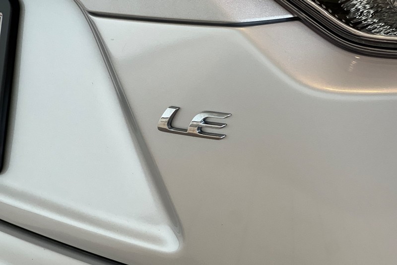 Toyota Corolla Vehicle Full-screen Gallery Image 25