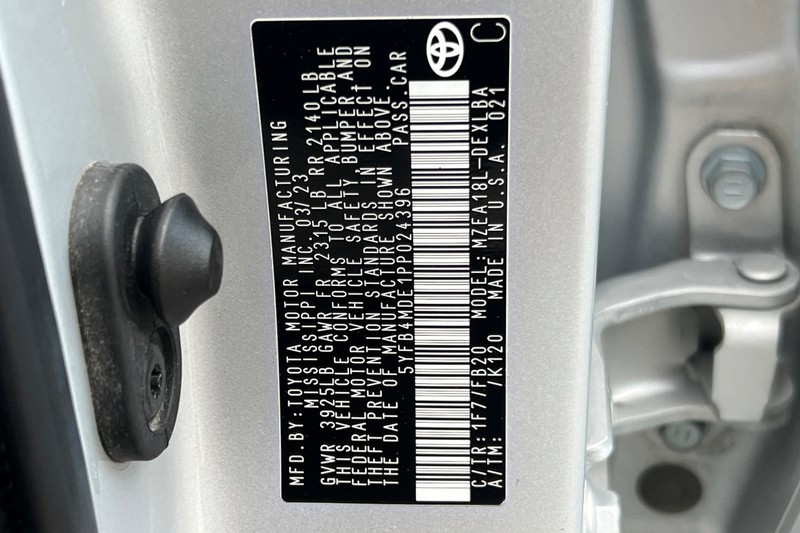 Toyota Corolla Vehicle Full-screen Gallery Image 27