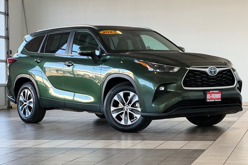 Toyota Highlander Vehicle Full-screen Gallery Image 02