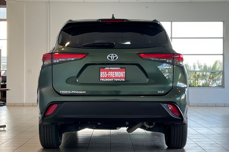 Toyota Highlander Vehicle Full-screen Gallery Image 05