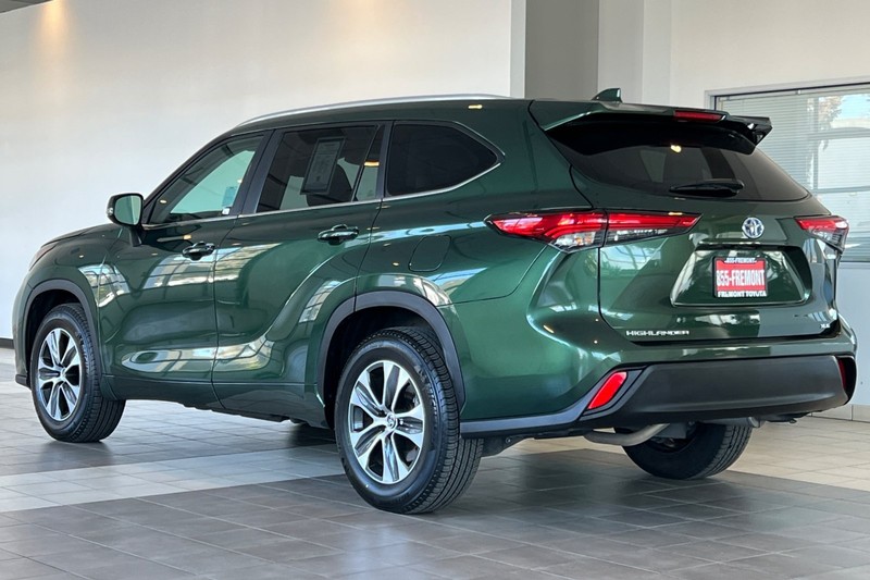 Toyota Highlander Vehicle Full-screen Gallery Image 06