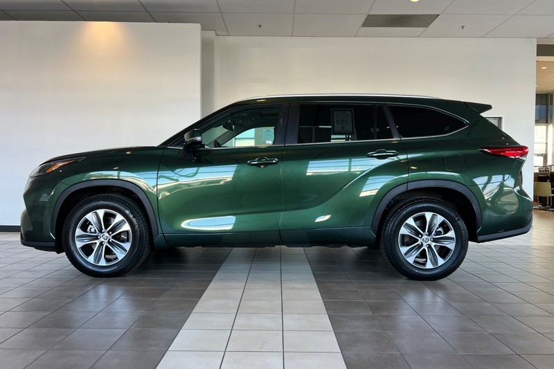 Toyota Highlander Vehicle Full-screen Gallery Image 07