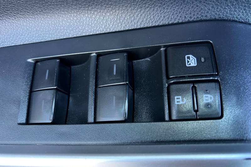 Toyota Highlander Vehicle Full-screen Gallery Image 11