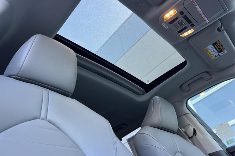 Toyota Highlander Vehicle Full-screen Gallery Image 18