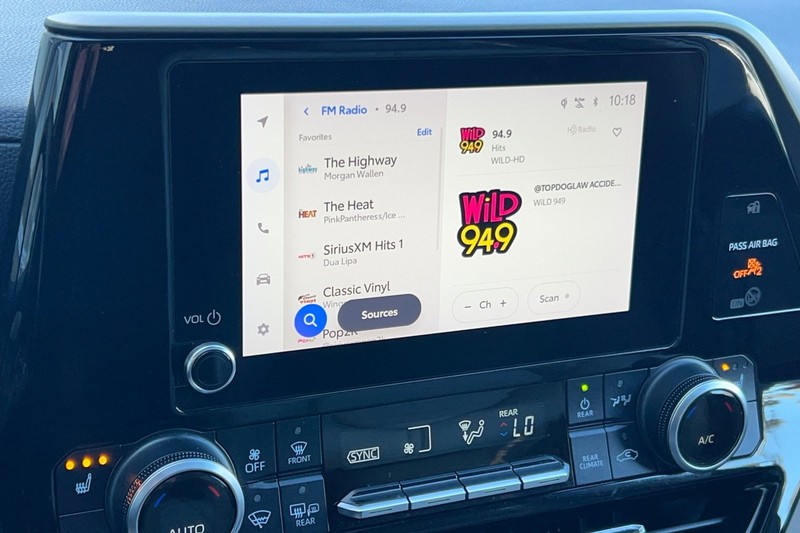 Toyota Highlander Vehicle Full-screen Gallery Image 19