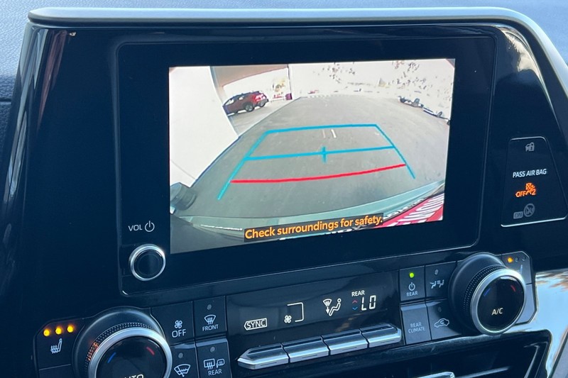 Toyota Highlander Vehicle Full-screen Gallery Image 20