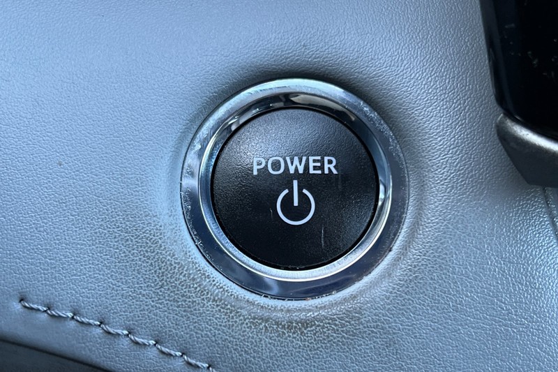 Toyota Highlander Vehicle Full-screen Gallery Image 23