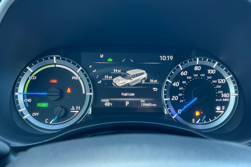 Toyota Highlander Vehicle Full-screen Gallery Image 25