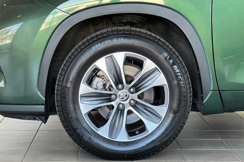 Toyota Highlander Vehicle Full-screen Gallery Image 27