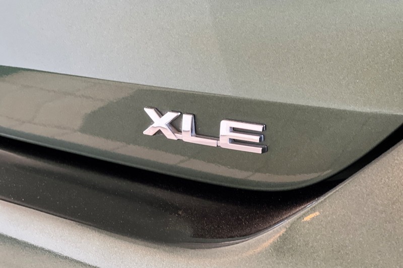 Toyota Highlander Vehicle Full-screen Gallery Image 28