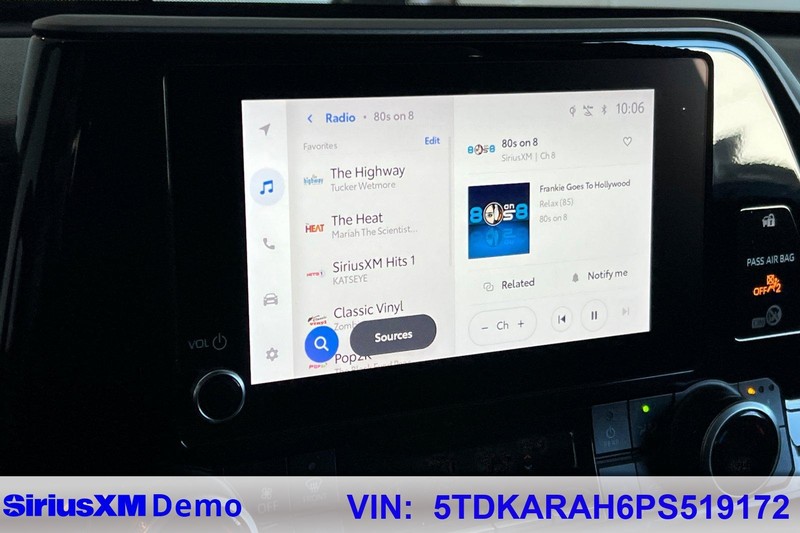 Toyota Highlander Vehicle Full-screen Gallery Image 29