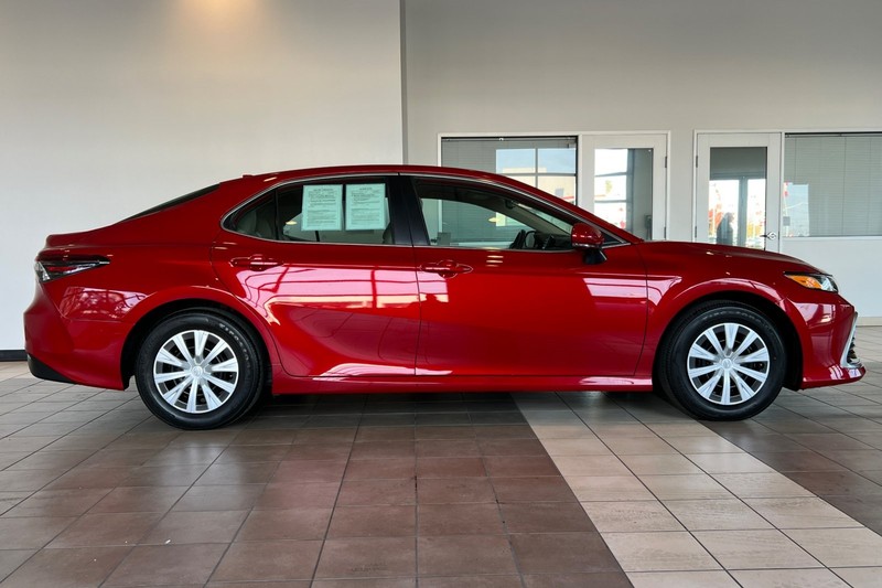 Toyota Camry Vehicle Full-screen Gallery Image 03