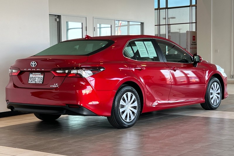 Toyota Camry Vehicle Full-screen Gallery Image 04