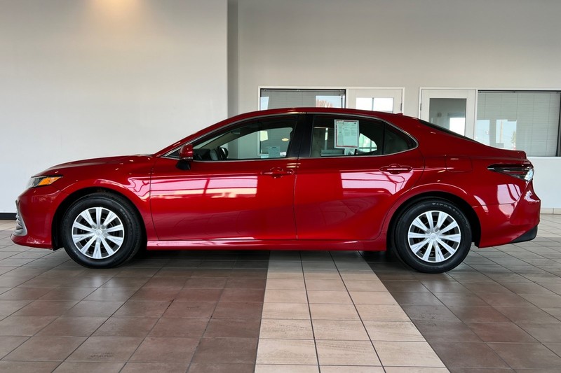 Toyota Camry Vehicle Full-screen Gallery Image 07