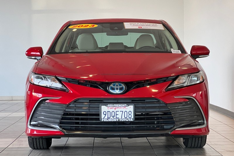 Toyota Camry Vehicle Full-screen Gallery Image 09