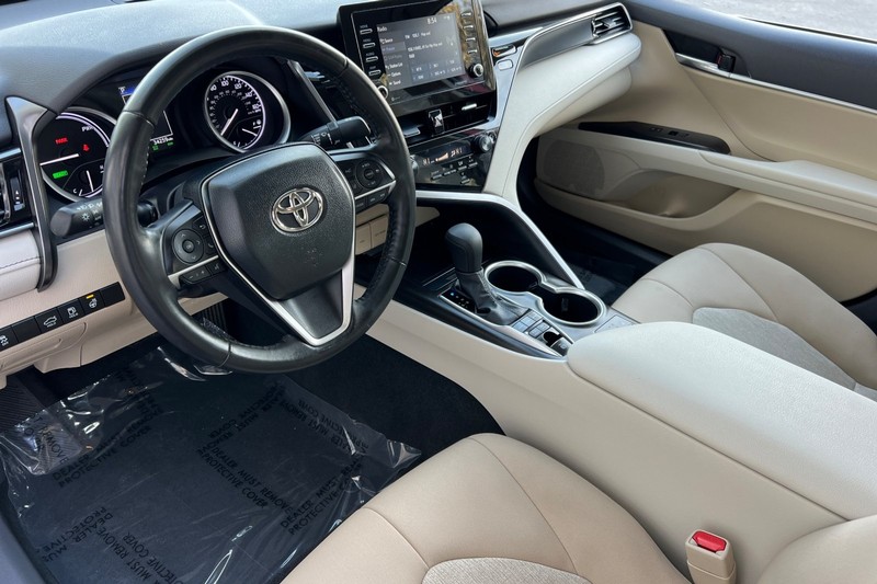 Toyota Camry Vehicle Full-screen Gallery Image 10