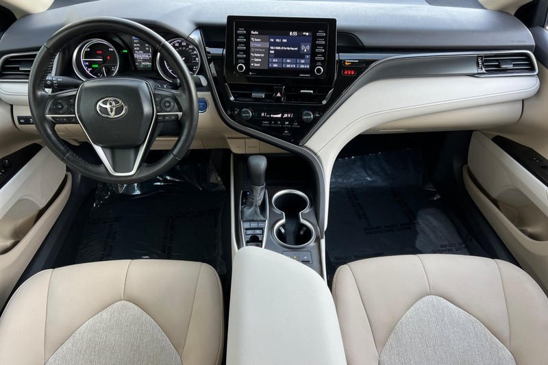 Toyota Camry Vehicle Full-screen Gallery Image 13