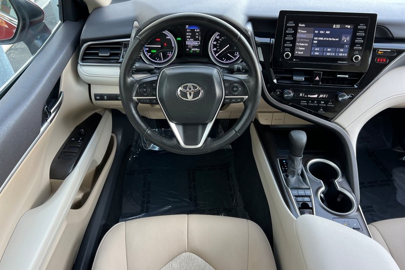 Toyota Camry Vehicle Full-screen Gallery Image 14