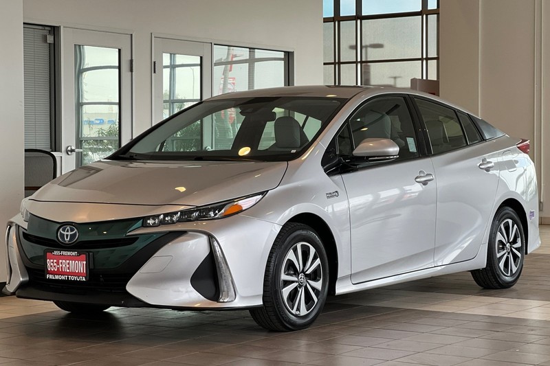 Toyota Prius Prime Vehicle Full-screen Gallery Image 08