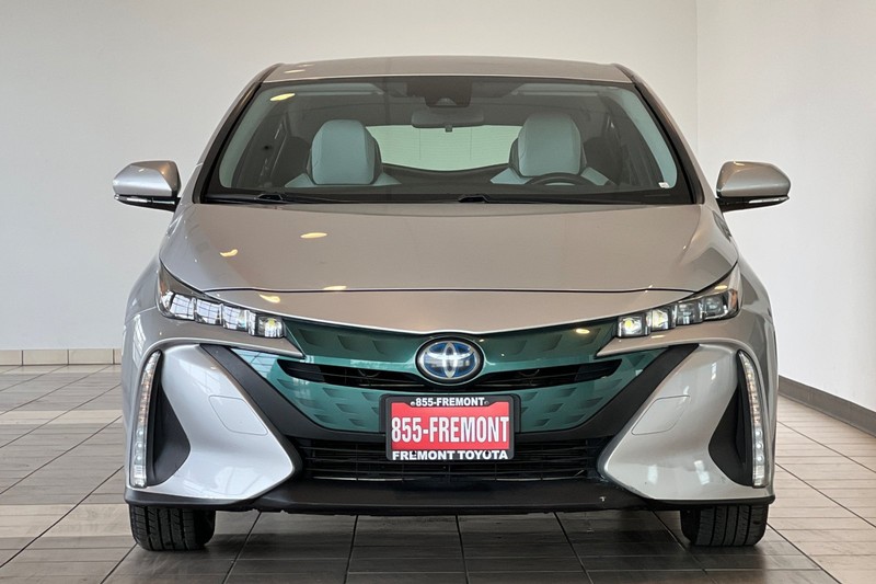 Toyota Prius Prime Vehicle Full-screen Gallery Image 09