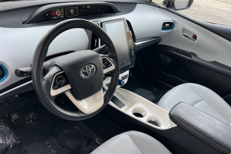 Toyota Prius Prime Vehicle Full-screen Gallery Image 10