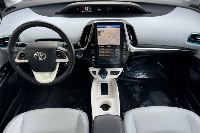 Toyota Prius Prime Vehicle Full-screen Gallery Image 13