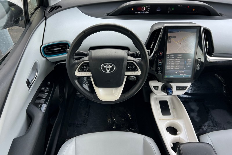 Toyota Prius Prime Vehicle Full-screen Gallery Image 14