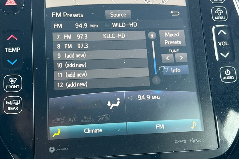 Toyota Prius Prime Vehicle Full-screen Gallery Image 18