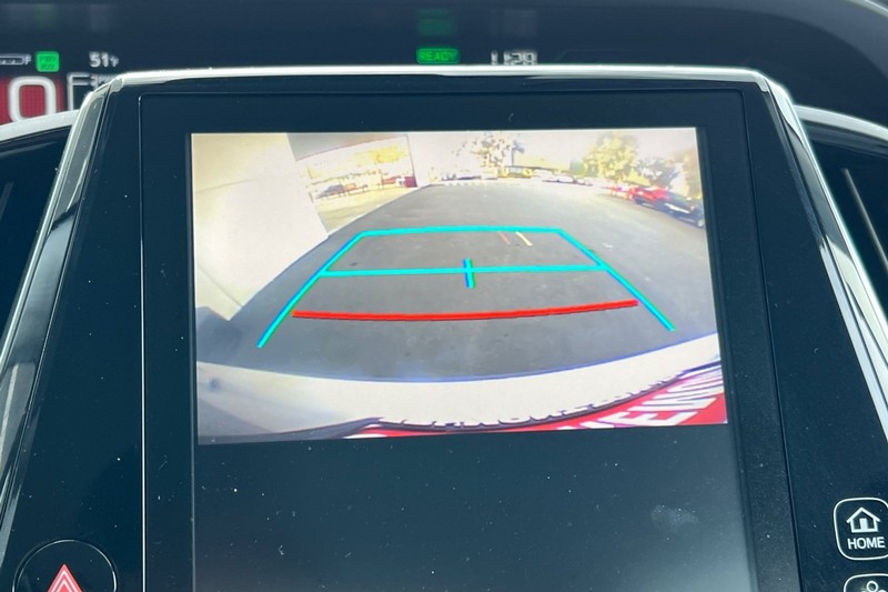 Toyota Prius Prime Vehicle Full-screen Gallery Image 20