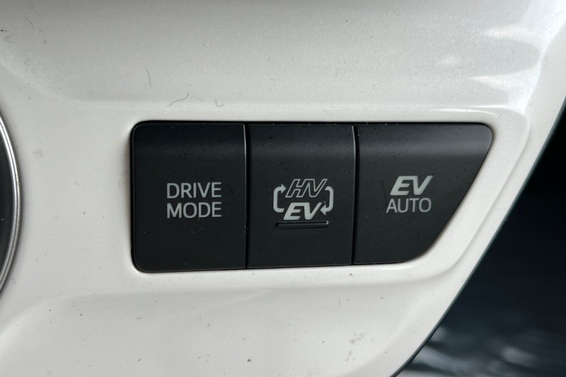 Toyota Prius Prime Vehicle Full-screen Gallery Image 21