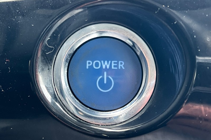 Toyota Prius Prime Vehicle Full-screen Gallery Image 23