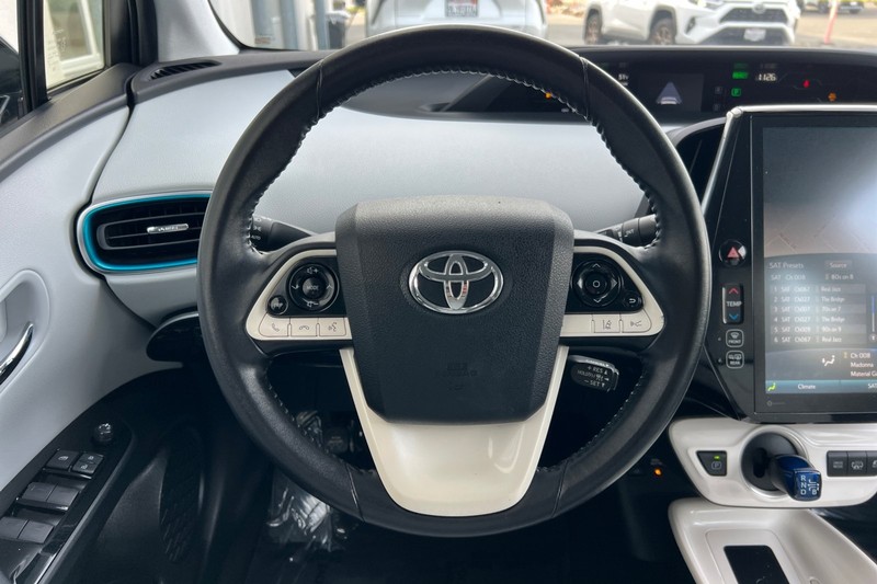 Toyota Prius Prime Vehicle Full-screen Gallery Image 24
