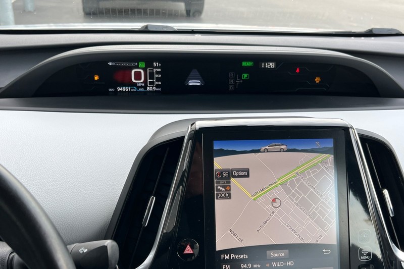 Toyota Prius Prime Vehicle Full-screen Gallery Image 25