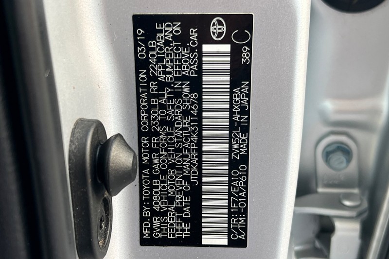 Toyota Prius Prime Vehicle Full-screen Gallery Image 30