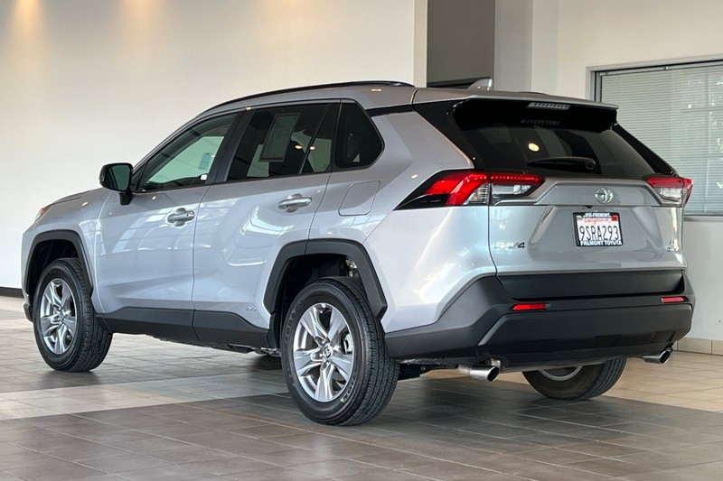 Toyota RAV4 Vehicle Full-screen Gallery Image 06